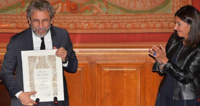 Paris: Flüchtiger Ex-Chefredakteur Can Dündar zum Ehrenbürger ernannt